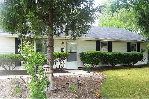 1st image of 2537 W 75th St