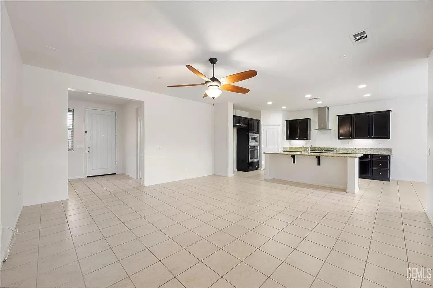 4 bed, 2038 sqft, $2,695 — Photo 3