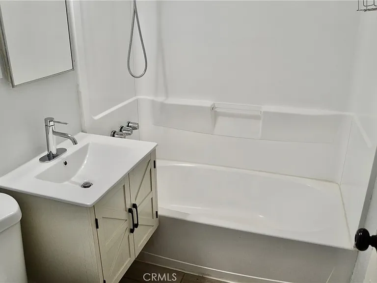 894 N Orange St — Photo 28