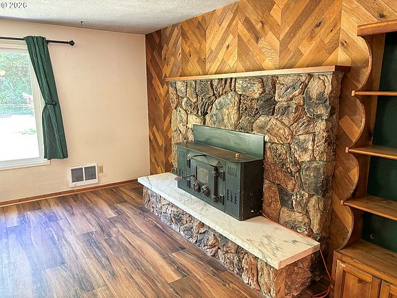 5th image of 55955 Spring Creek Rd