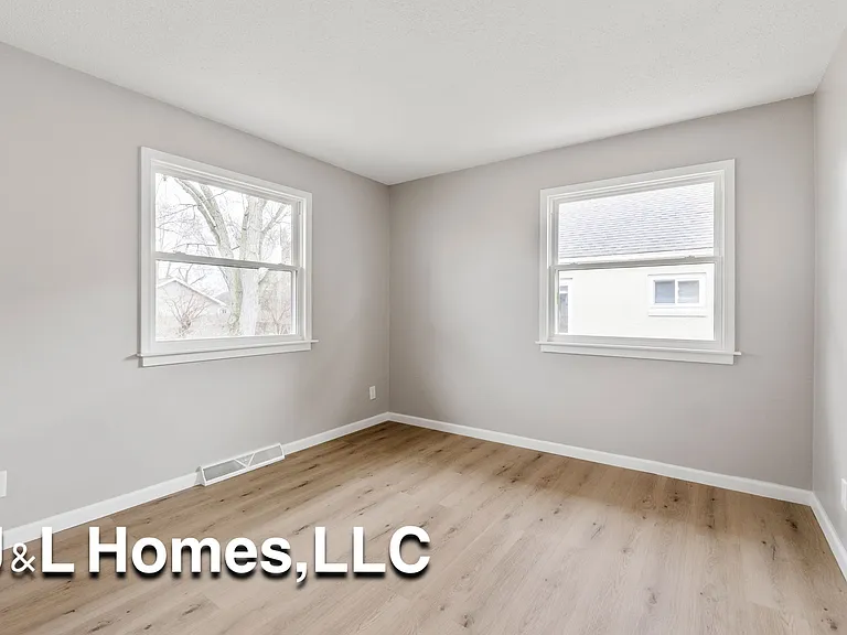 50 Florence Ave — Photo 12