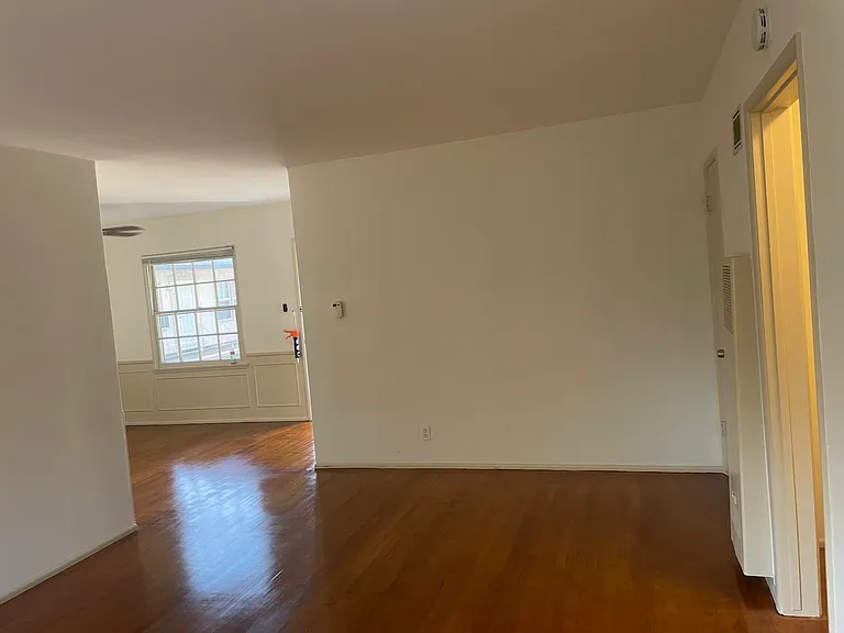 932 W Glenoaks Blvd — Photo 8
