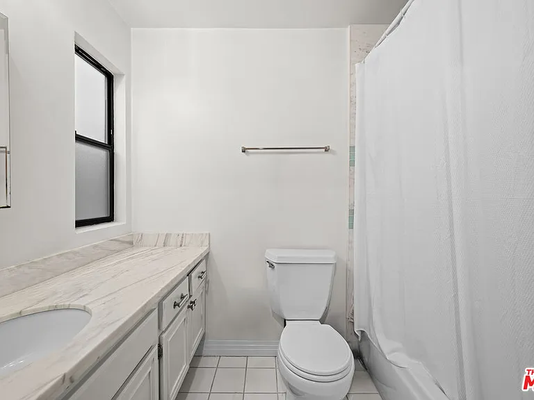 939 15th St #9 — Photo 10