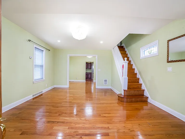 9128 218th Pl — Photo 2