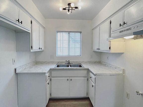 3rd image of 738 W 10th St