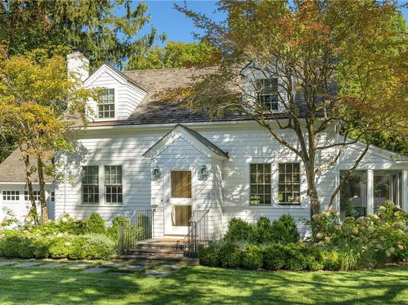 11 Chachapacasset Rd, Barrington, RI 02806