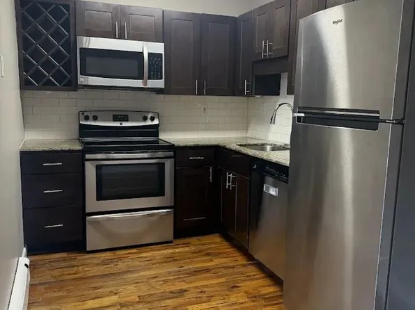 1 bed, 1.0 bath, 700 sqft, $1,312, 321 Monroe St APT 3A, Freemansburg, PA 18017