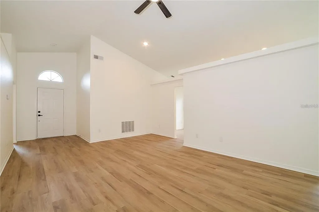 4 bed, 2.0 bath, 1661 sqft, $2,495 — Photo 3