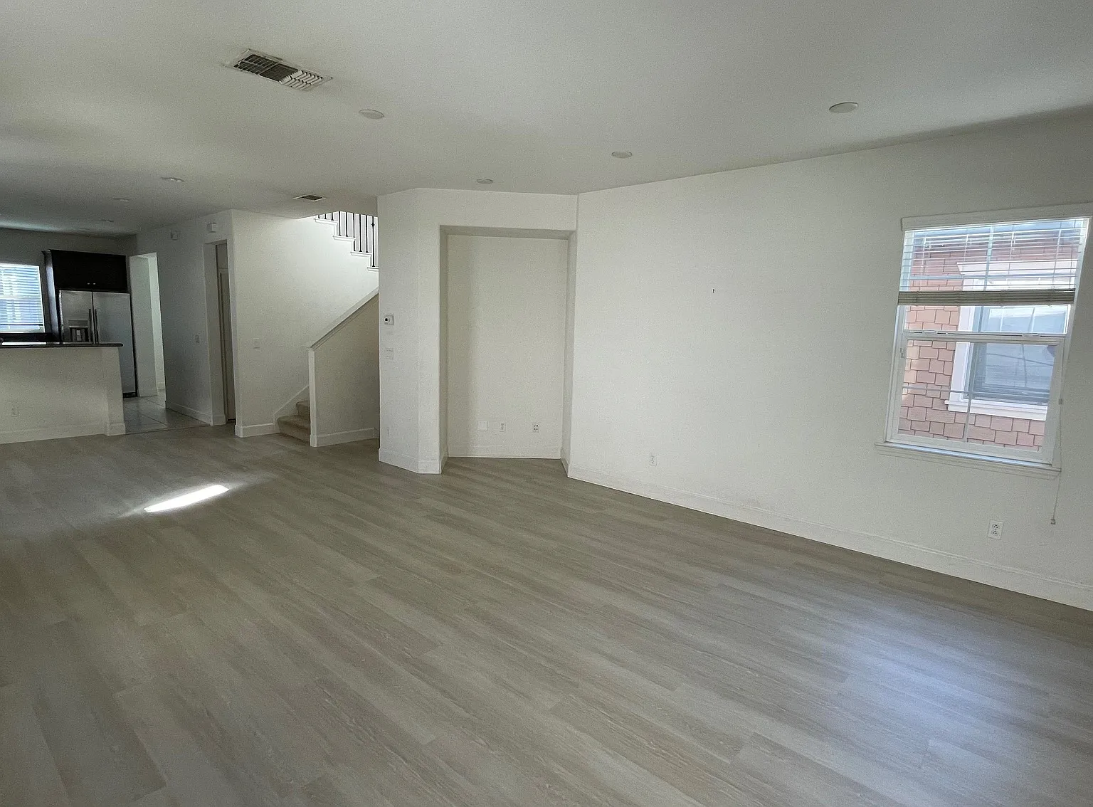3 bed, 3.5 bath, 1820 sqft, $3,850 — Photo 4