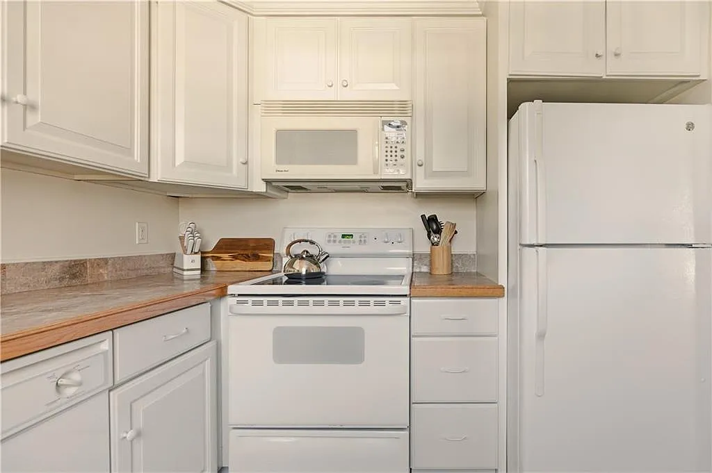 2 bed, 1200 sqft, $2,700 — Photo 1