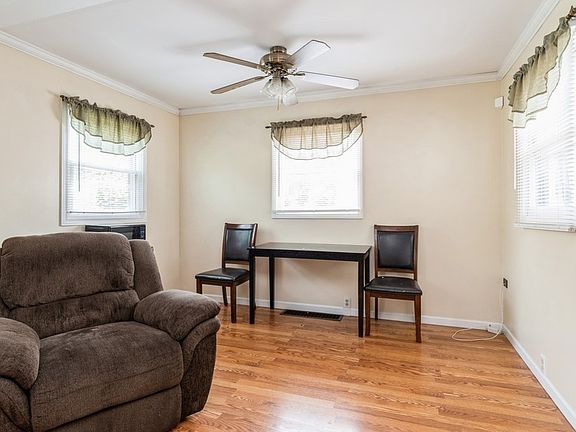 3rd image of 107 Park Dr