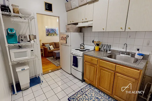 Rented by The Agency | media 9