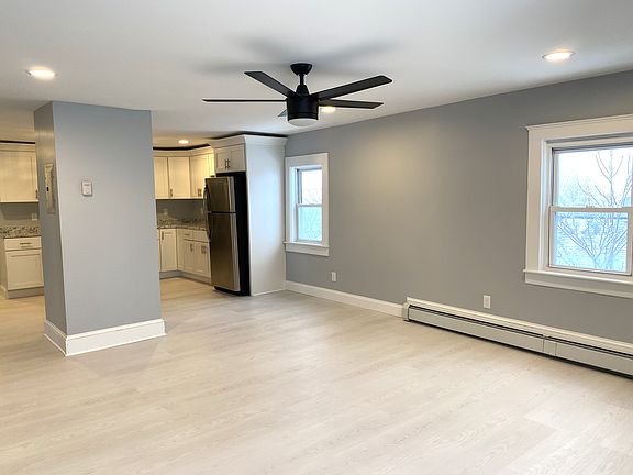 4th image of 81 Yorkshire St Floor 3