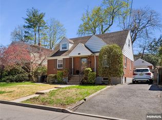 182 Carlson Pl, Bergenfield, NJ 07621