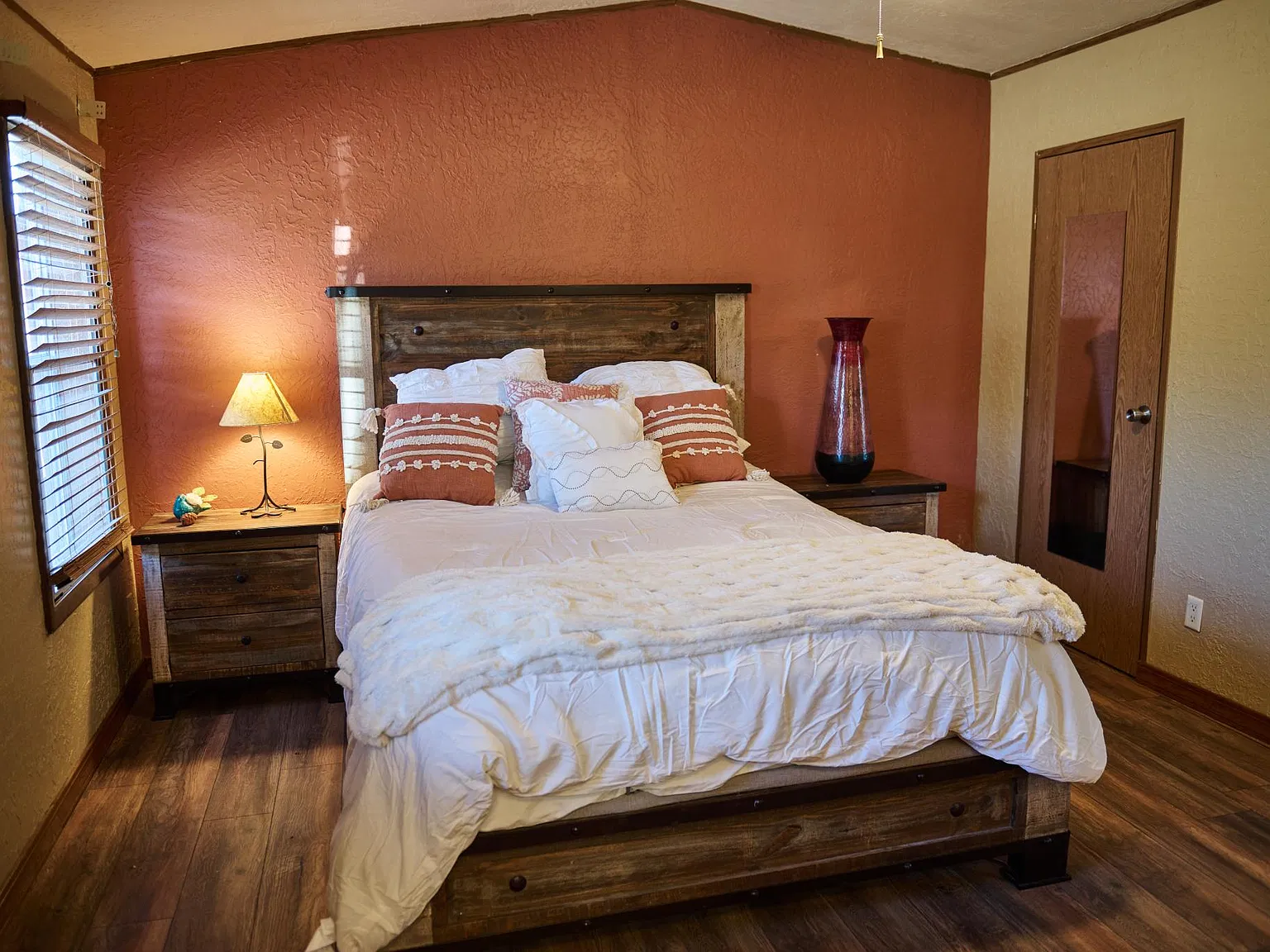 2 bed, 900 sqft, $1,900 — Photo 4