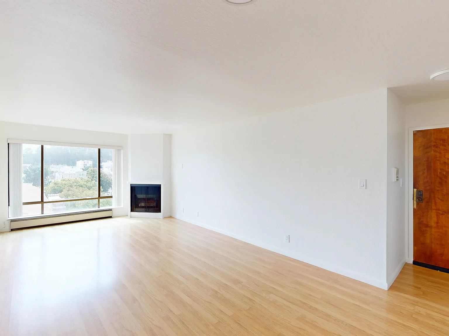 Charming 1BR in Laurel Heights | Pet Friendly — Photo 2