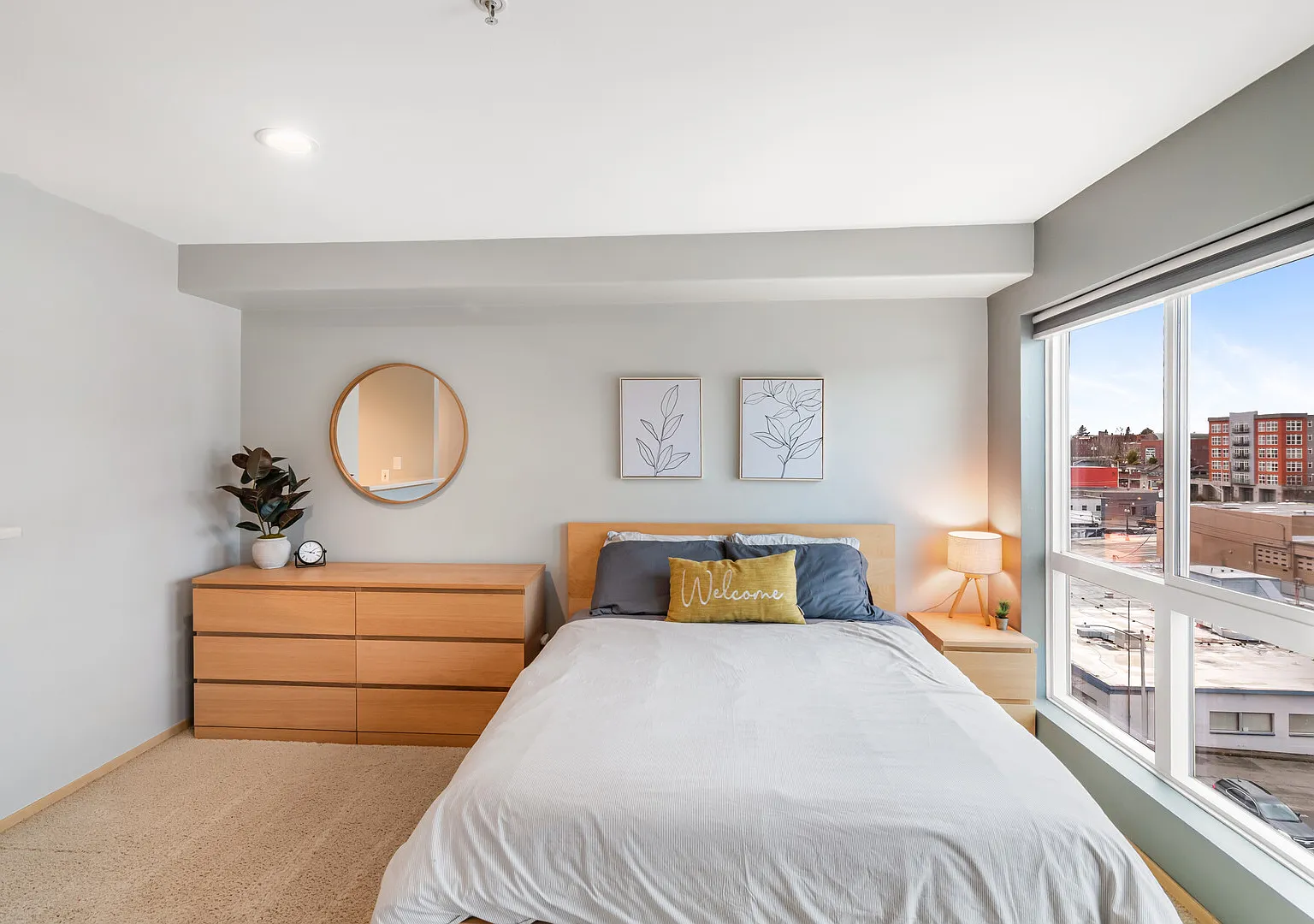 Top Floor Condo with Mountain Views — Photo 3