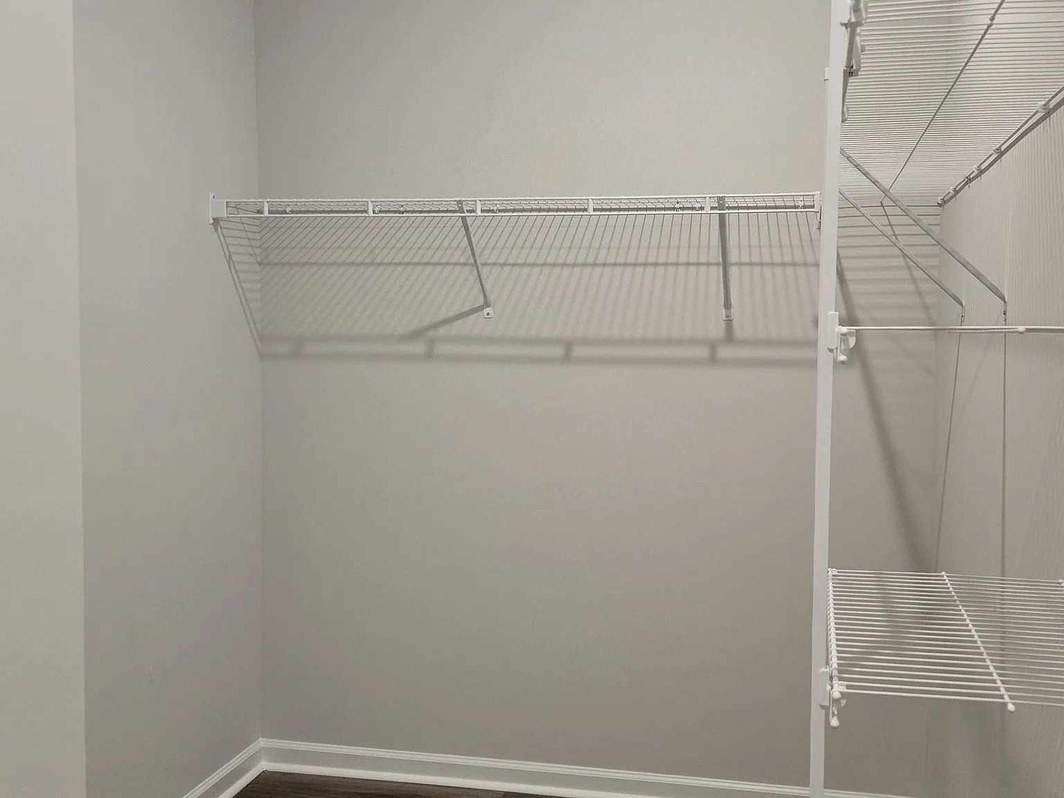 5 bed, 2016 sqft, $2,300 — Photo 3