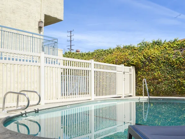 Barrymore Apartments, 6750 Cedros Ave APT 208, Van Nuys, CA 91405