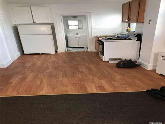 2nd image of 7823 Metropolitan Ave