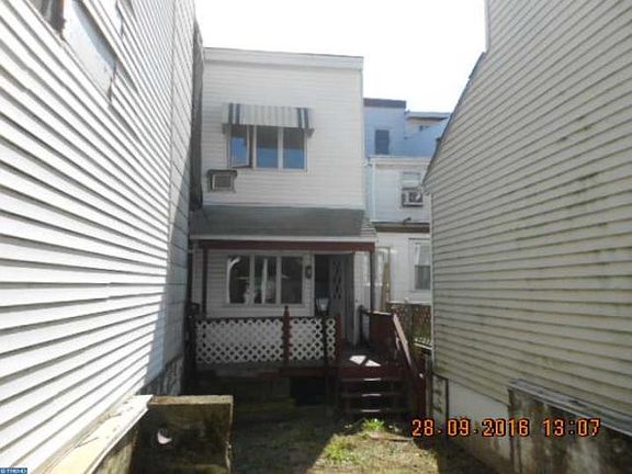 3rd image of 121 E Pine St