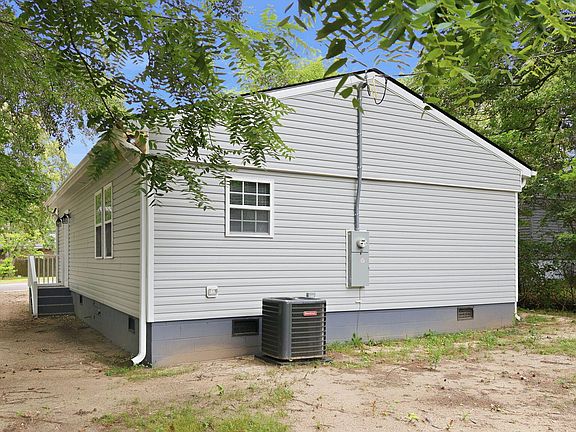 5th image of 1557 Cherry St