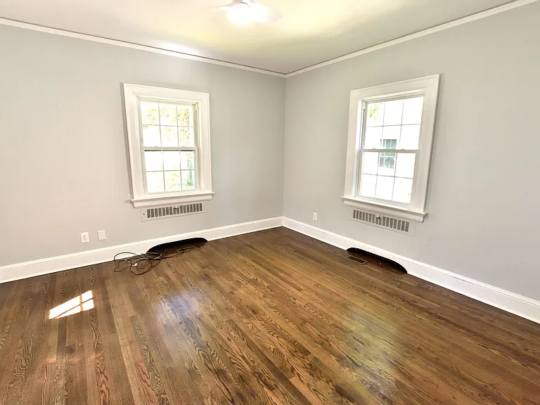 945 Sycamore St — Photo 13