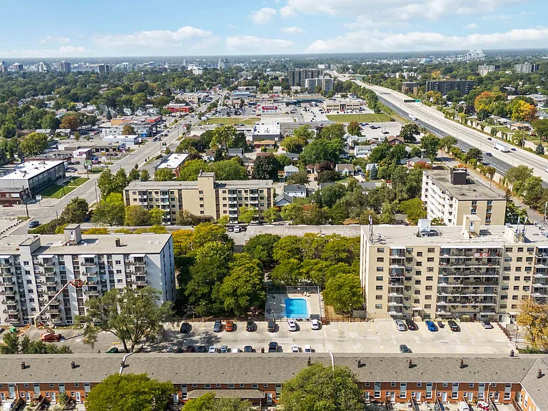 800 Trillium Park — Photo 13
