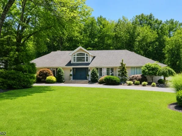 120 Timberhill Dr, East Hanover Twp., NJ 07936