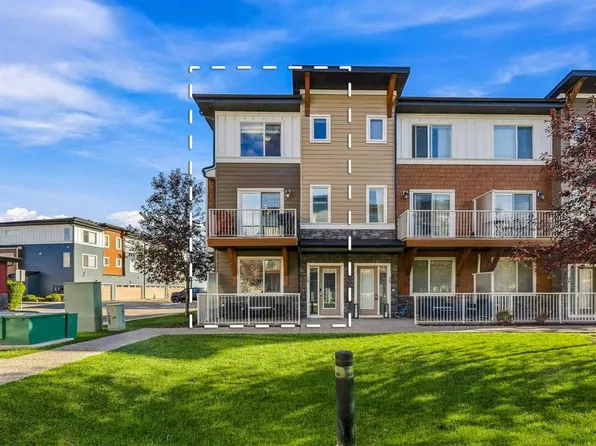 111 W Rainbow Falls Gate #30, Chestermere, AB T1X 0Z4
