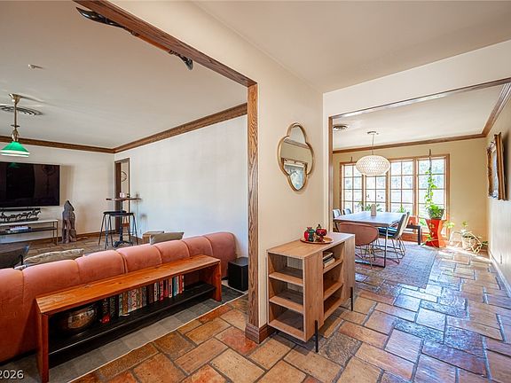 3rd image of 3675 Greencrest Dr