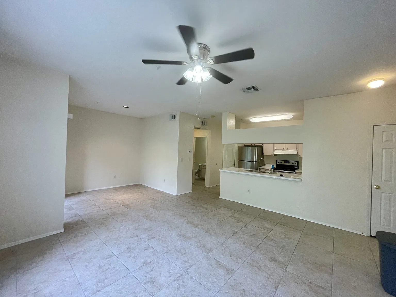1 bed, 1.0 bath, 834 sqft, $1,400 — Photo 3