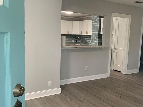 3rd image of 2748 Forest Blvd