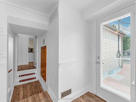 2nd image of 1062 Montreal St