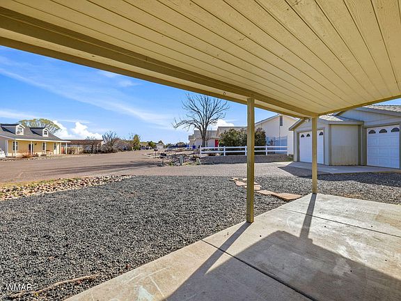 4th image of 3077 W Park Plaza Dr