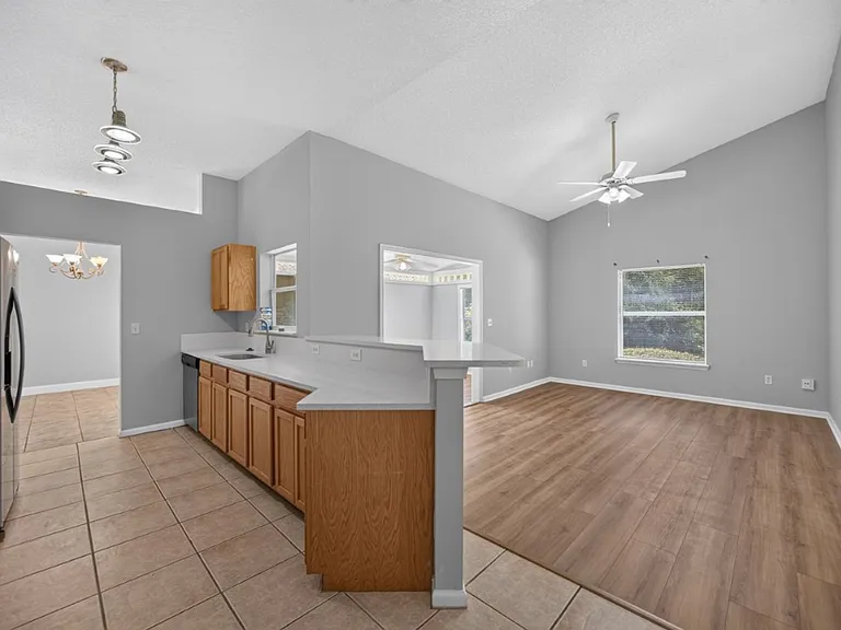 9256 Dale View Ln W — Photo 12