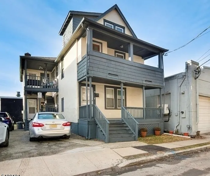 6 Lackawanna Pl #2F — Photo 3