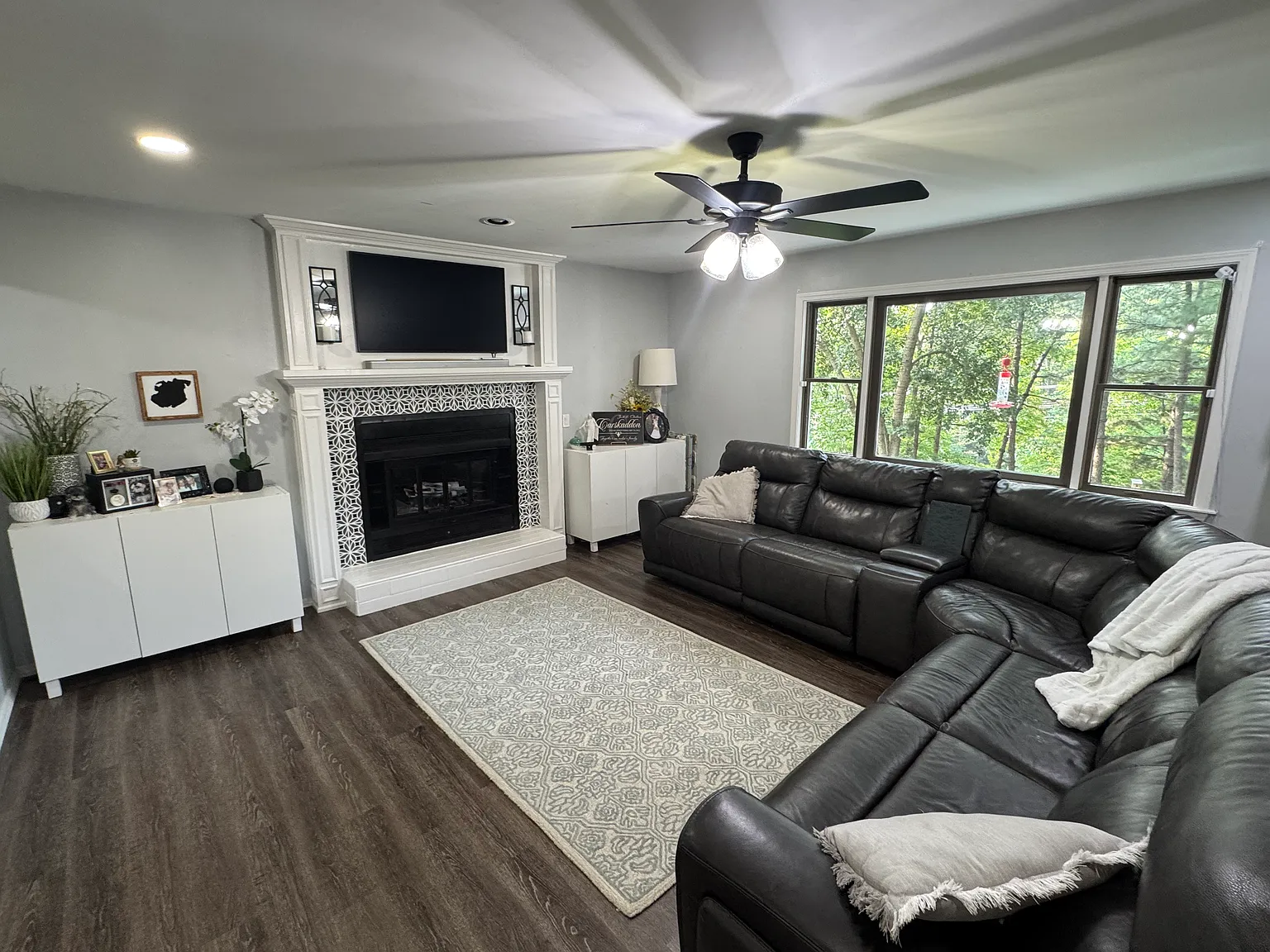 4 bed, 2100 sqft, $2,400 — Photo 2