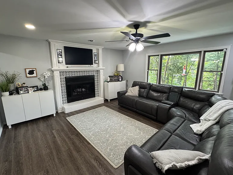 12 Elizabeth Dr — Photo 2