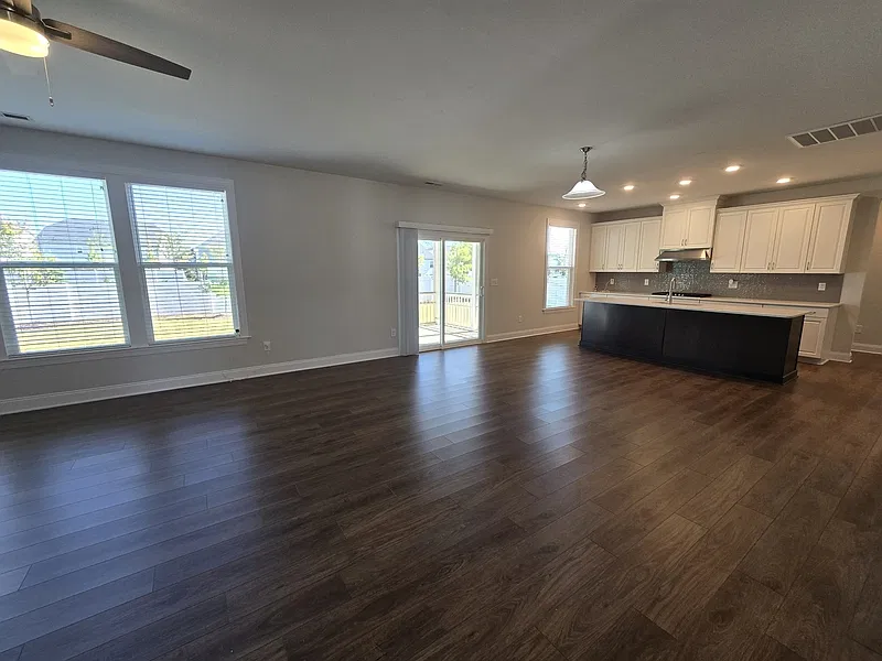 5 bed, 4.0 bath, 3600 sqft, $2,995 — Photo 2