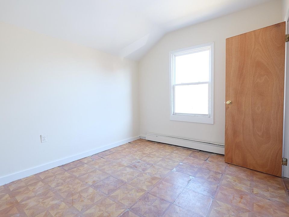 2nd image of 780 E 18th St
