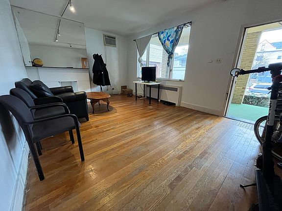 4th image of 5808 Hobart St APT 1