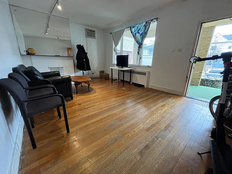 5808 Hobart St #1 — Photo 4