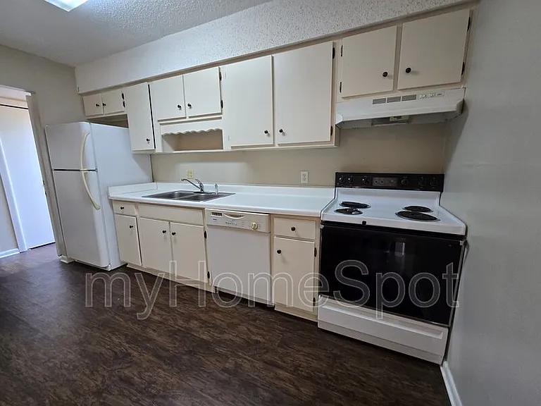 4828 Huron Dr — Photo 9