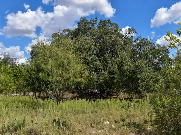 904 E 6th St, Brady, TX 76825