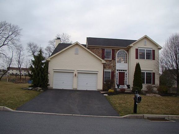 2nd image of 2550 Steele Ln