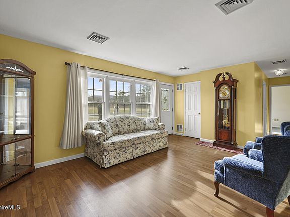 2nd image of 51 Bushey Rd