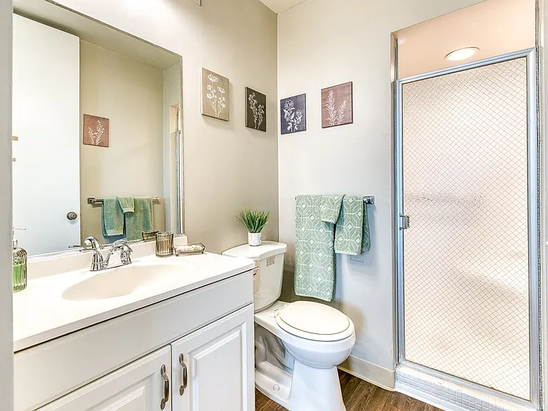Bay Towers at Bixby Knolls - 55+ Active Adult Apartments — Photo 10