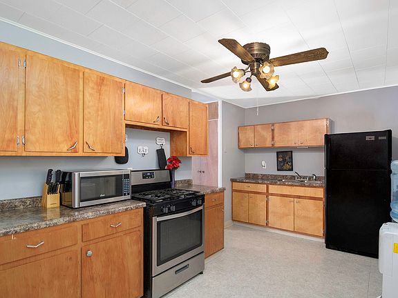 3rd image of 127 Eastwood Dr