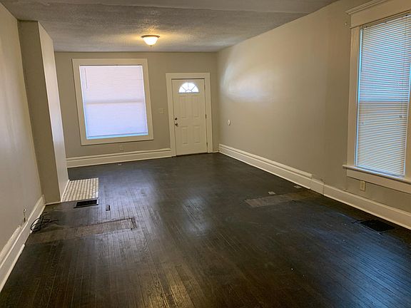 3rd image of 393 Stoddart Ave